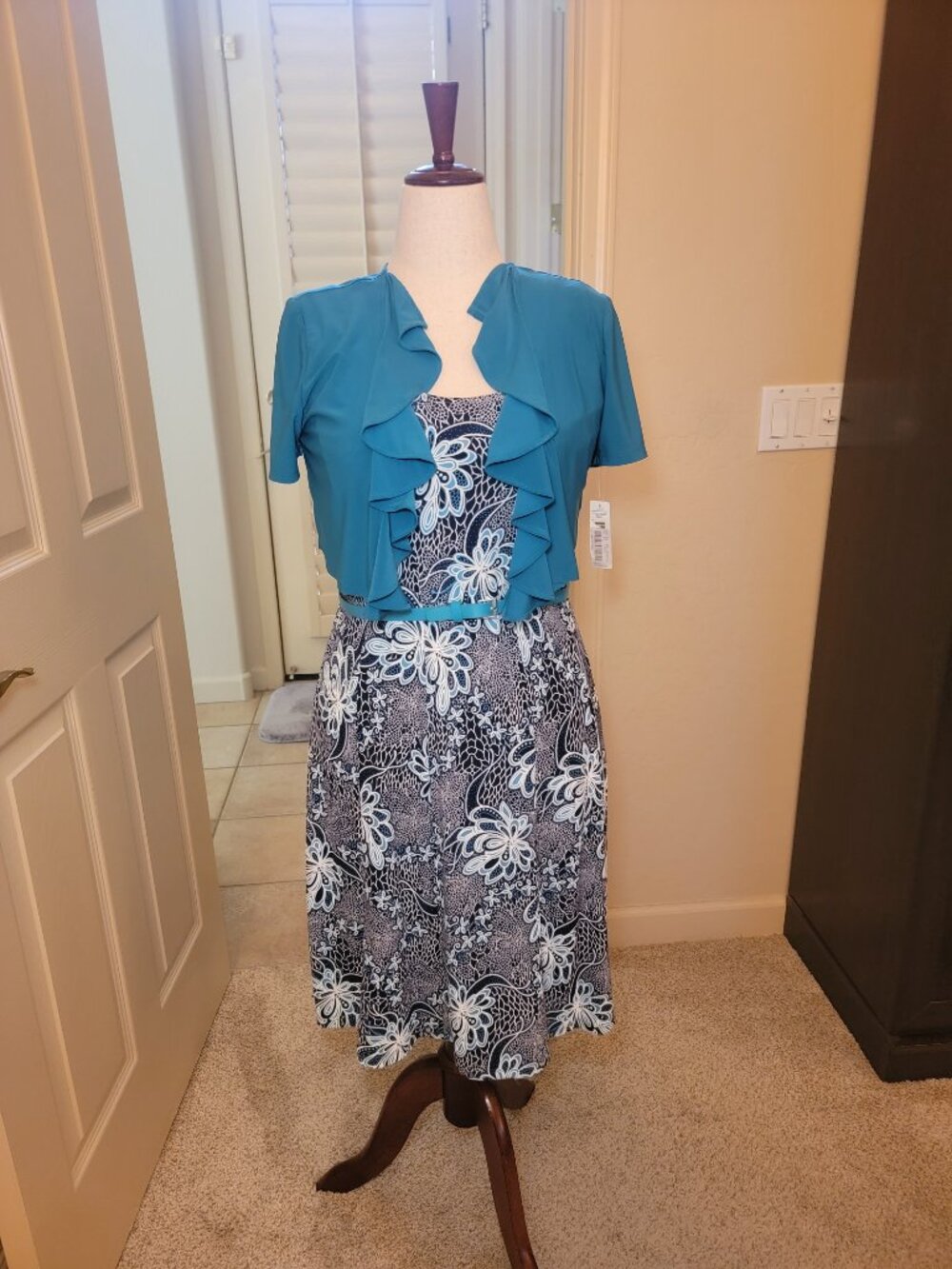 NWT! R&M RICHARDS DRESS & JACKET 2 PIECE SIZE 8P WITH BELT, TEAL, BLACK, WHITE